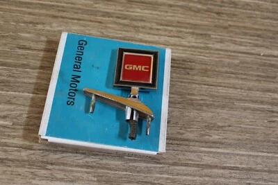 通用 NOS 1981 - 1991 年 GMC 卡车罩装饰从未安装 GM# 14032782 — 第 1/4 张图片