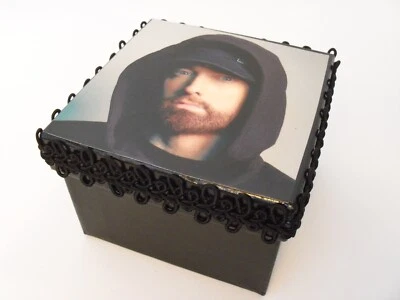 Caja decorativa Eminem adornada negra Foto 1 de 4