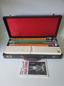 Set Mah Jongg Crisloid vintage anni 70 ~ 162 piastrelle ~ 5 rastrelliere in bachelite - Foto 1 di 12