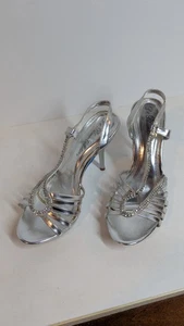 De Blossom Collection Silver Spiked Heels Sz 9  Rinestones Fancy Party - Picture 1 of 10