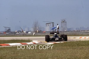 JONATHAN PALMER TYRRELL 018 BRAZILIAN GRAND PRIX 1989 F1 35MM SLIDE - Picture 1 of 2