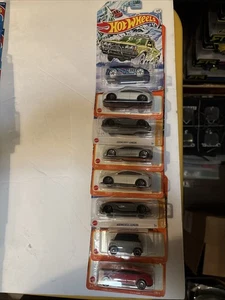 Hot Wheels & Matchbox  Lot of 8  Different Makes And Models - Picture 1 of 3