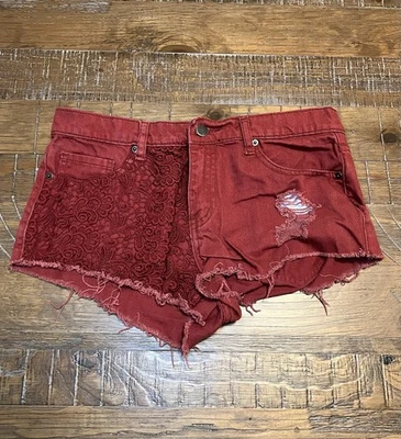Forever 21 Red Distressed Lace Jean Shorts Size 28  - Image 1 of 4