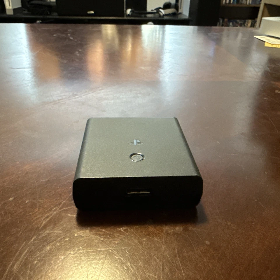 Sony PCH-ZPC1 Playstation Vita PS. Cargador portátil probado en CA y funciona muy bien! Foto 1 de 4