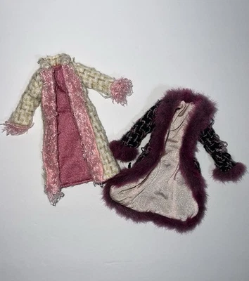 Lote de Casaco Barbie My Scene Goes Hollywood 2005 Mattel Chelsea e Barbie - Imagem 1 de 4