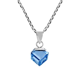 Collar colgante de plata esterlina con cubo de cristal azul claro con prisma - Imagen 1 de 6
