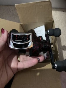 X I HAI 300 Bait casting reel, 7.1 :1 gear ratio,18+1 ball bearings, NIB - Picture 1 of 7