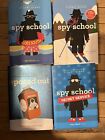 Lot de 4 livres à couverture rigide Spy School & Spaced Out par Stuart Gibbs