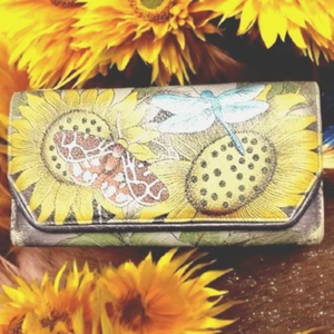 ANUSHKA   Anna By Beautiful SUNFLOWER Handpainted Genuine Leather WALLET pretty! - Picture 1 of 16