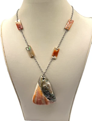 Collar con aspecto de caparazón inspirado en el océano con tonos naturales 16" Foto 1 de 4