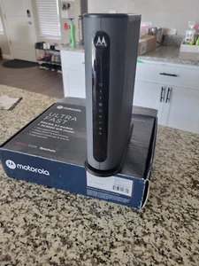 Motorola MG8702 DOCSIS 3.1 Cable Modem & AC3200 Dual-Band Wi-Fi Router- Used - Picture 1 of 4