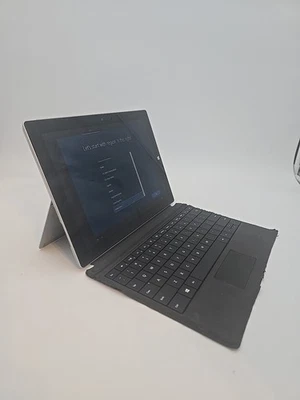Microsoft Surface 3 Intel Atom x7-Z8700 - 2GB - 64GB WiFi 1645 with Keyboard - Image 1 of 4