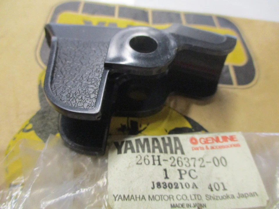 Cubierta de mango NOS Yamaha 1983-1993 XVZ1300 Venture L 26H-26372-00 Foto 1 de 1