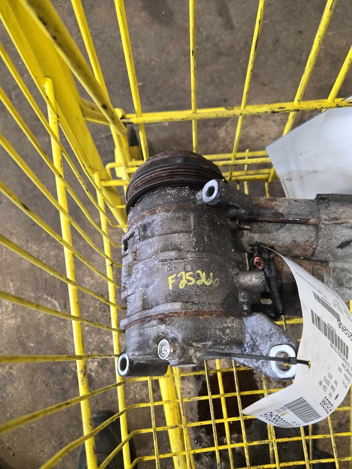 Compresor de aire acondicionado usado se adapta a: camioneta GMC Sierra 1500 2013 6,0 grado B Foto 1 de 4