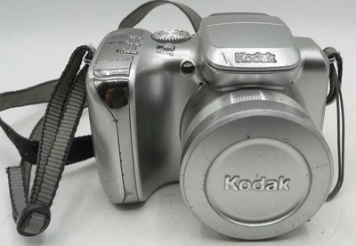 Kodak EasyShare Z612 6.1MP Digital Camera Silver Tested - Image 1 of 4