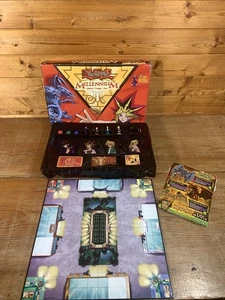 Yu-Gi-Oh! Yugioh Millenium Gioco da Tavolo di Matel 1996 - Parti Mancanti - Foto 1 di 12