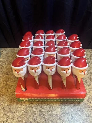 "Juego de 24 luces de camino de estaca de Santa con energía solar de Navidad de 9"" nuevo stock antiguo" Foto 1 de 4