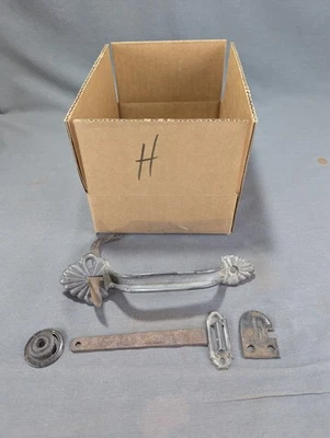 Conjunto antigo de trava de polegar de ferro fundido Blake patenteado 7 1/2" H - Imagem 1 de 4