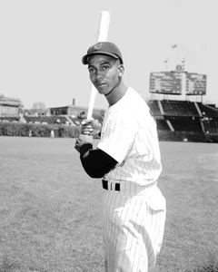 1960 Chicago Cubs ERNIE BANKS Glossy 8x10 Photo Baseball Print Poster - Picture 1 of 1
