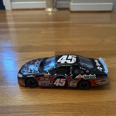 KYLE PETTY CHARITY RIDE #45 SPRINT NASCAR HOT WHEELS RACING 2001 ESCALA 1:24 (57) Foto 1 de 4