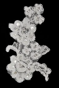 Blanco 8"x4" Cuentas Cordón Venecia Francés Encaje Motivos Artesanía vendido por 2 piezas - Imagen 1 de 1