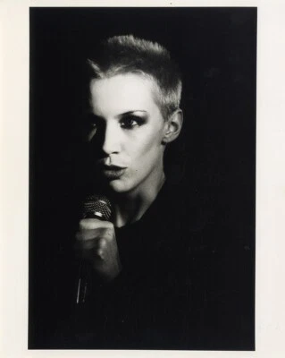 ANNIE LENNOX | THE EURYTHMICS [ca. 1983-86] Set of 3 publicity photos - Image 1 of 3