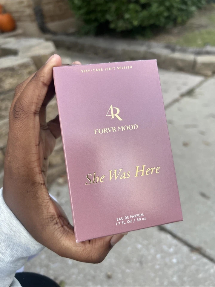 Forvr Mood “SHE WAS HERE” ¡Actualmente AGOTADO!  Foto 1 de 4