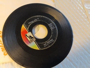The Ventures ~ Hawaii Five-O/ Soul Breeze ~ Liberty 45 RPM Electrostatic Cleaned - Picture 1 of 4