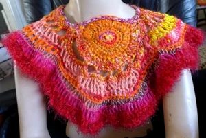 Hecho a mano cuello de ganchillo bufanda abrigo chal rojo dorado hilos suaves pieza para el cuello - Imagen 1 de 11