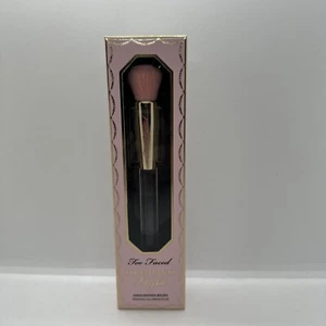 Cepillo iluminador de luz de diamante TOO FACED polvo facial sin crueldad - Imagen 1 de 1