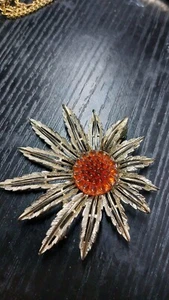 Vintage Sarah Coventry Gold Tone Flower Brooch & Pin Fashion Jewelry - Picture 1 of 5