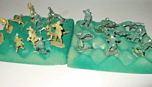 Vintage 1942 25 HONG KONG MARKED Plastic WWI WWII Green Army Men Playset display - Picture 1 of 6