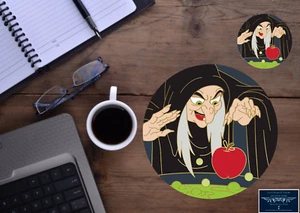 JUEGO DE REGALO DE 2 PIEZAS DE HECHIZO DE LANZAMIENTO DE BRUJAS EN MANZANA BLANCO NIEVE MOUSE PAD & BEBIDA MONTAÑA RUSA - Imagen 1 de 1