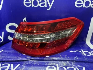 Luz trasera LED derecha pasajero Mercedes E350 2010-2013 sedán OEM 2129060858 - Imagen 1 de 15