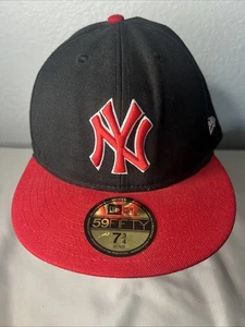 Cappello da baseball uomo New York Yankees 59FIFTY berretto aderente taglia 7 3/4 nero tesa rossa - Foto 1 di 7