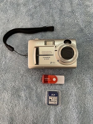 Minolta DiMAGE E223 Digital Camera 2.0MP Compact Point Shoot w/ SD Card Tested - Image 1 of 4