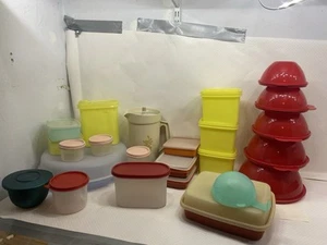 Enorme lotto di contenitori Tupperware. Nuovo e usato. Moderno e vintage - Foto 1 di 13