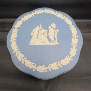 Vintage 1970 Wedgewood Blue Jasperware Cherubs Trinket Box - Picture 1 of 12