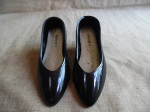 Vintage größere Puppenschuhe schwarze Pumps mit Magneten von Obitsu - Bild 1 von 4