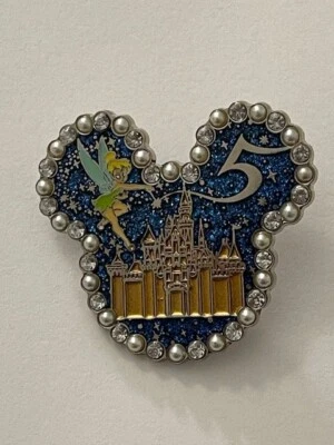 香港 HKDL 迪士尼乐园度假区徽章小叮当 5 号灰姑娘城堡 (A5) — 第 1/2 张图片