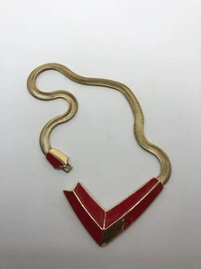 Vtg Trifari TM red enamel Necklace gold tone chevron plate hidden clasp Signed - Picture 1 of 6