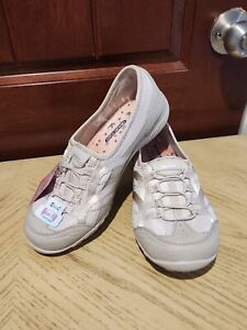 Skechers Womens Relaxed Fit: Breathe Easy - Well Versed Sz 7