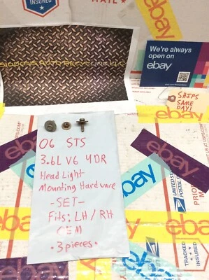 2005 2006 2007 2008 2009 2010 2011 Cadillac STS * L/R * PERNOS DE FAROS + TUERCA Foto 1 de 4