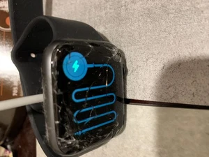 Apple Watch - Series 4 - 44 mm Aluminum - Cracked Display - Photo 1 sur 1
