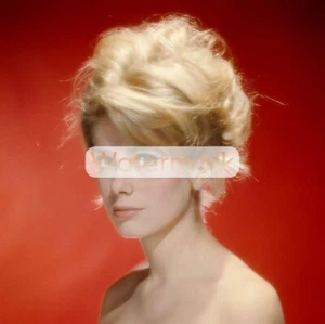 Retrato a color vivo de Catherine Deneuve en 1963 ** Foto profesional de pigmento (8,5 "x 11") - Imagen 1 de 1