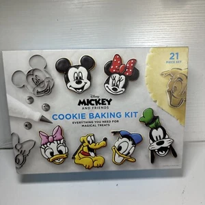 Williams Sonoma Disney Mickey and Friends Cookie Baking Kit 21 Pieces Unused? - Picture 1 of 10