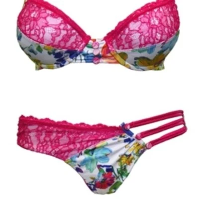 BRAND NEW BEACH BUNNY PARADISE FLEUR SCRUNCH BOTTOM ONLY Small or Medium - Image 1 of 3