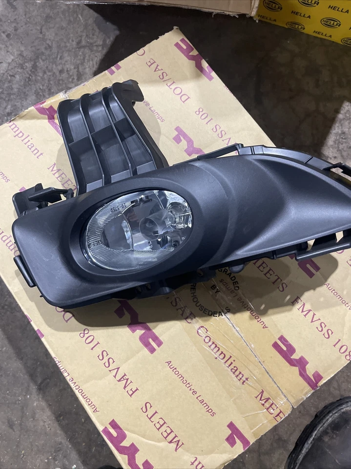 Fog Light Left TYC 19-5760 fits 04-06 Mazda 3 - Image 1 of 1