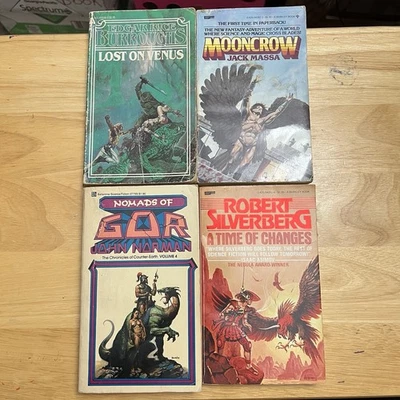 Vintage Set Of 4 Sci-fi Fantasy Books Lost On Venus Mooncrow Gor Time Of Changes Foto 1 de 4