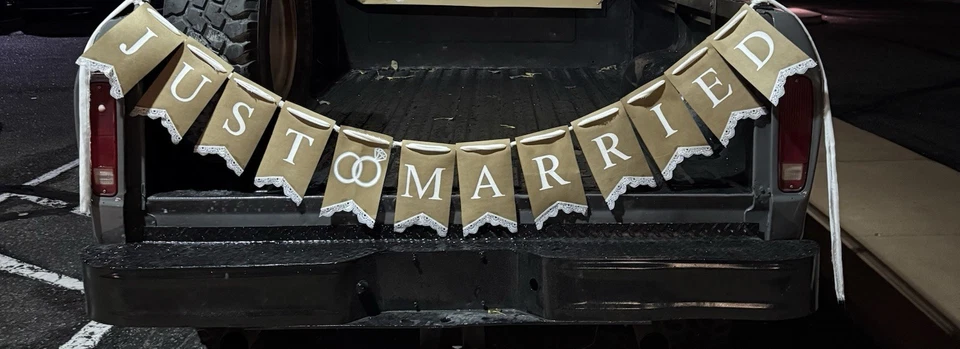 Papel artesanal recién casado con pancarta de encaje boda novia ducha Foto 1 de 1